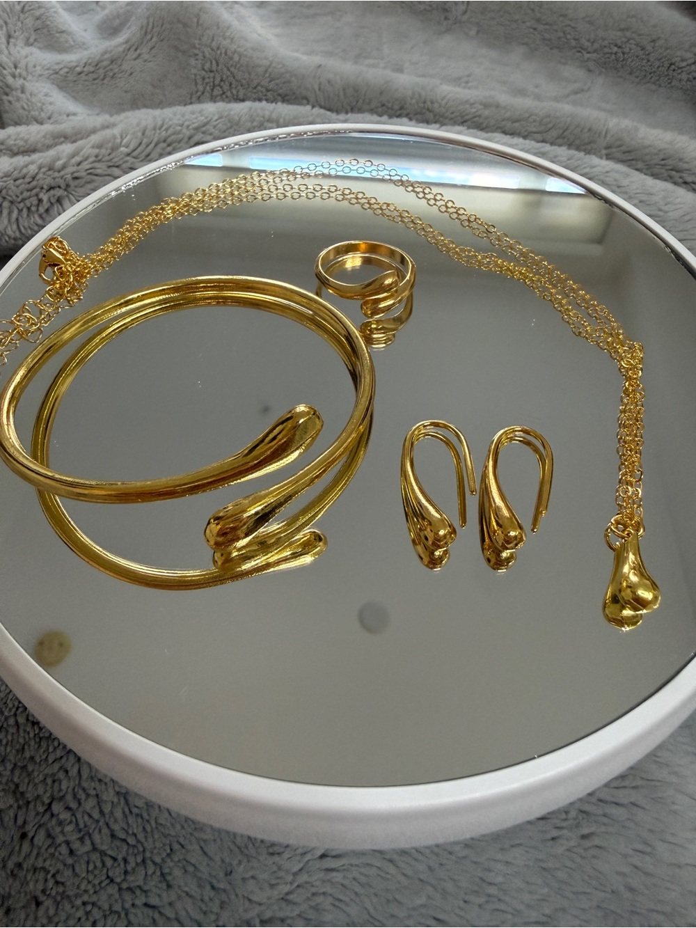 New Gold-Tone Jewelry Set – Necklace, Bracelet, Ring & Earrings